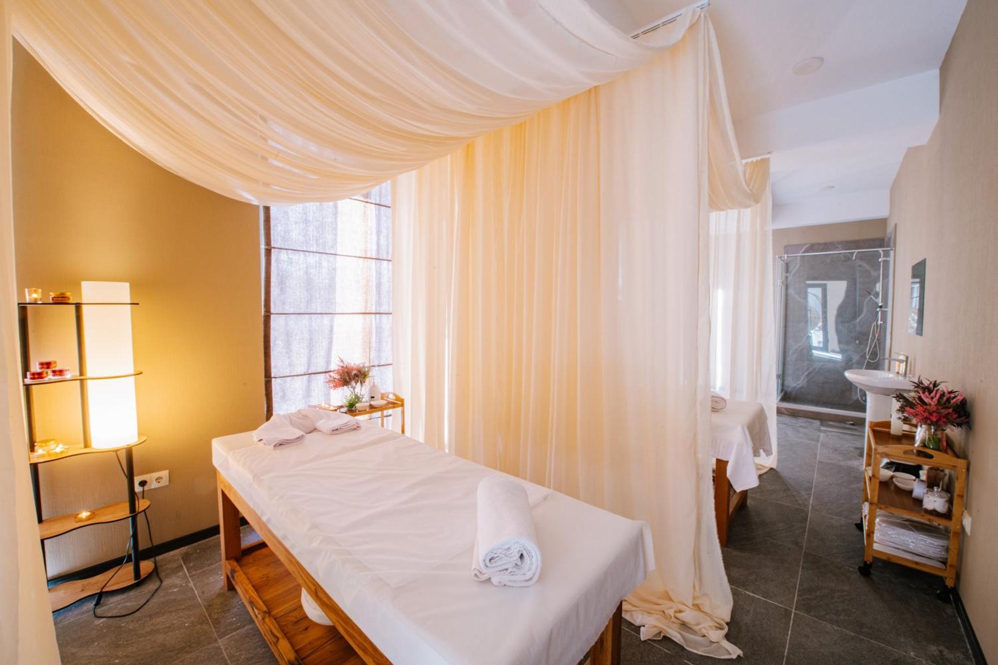 古多里酒店 外观 照片 A massage bed