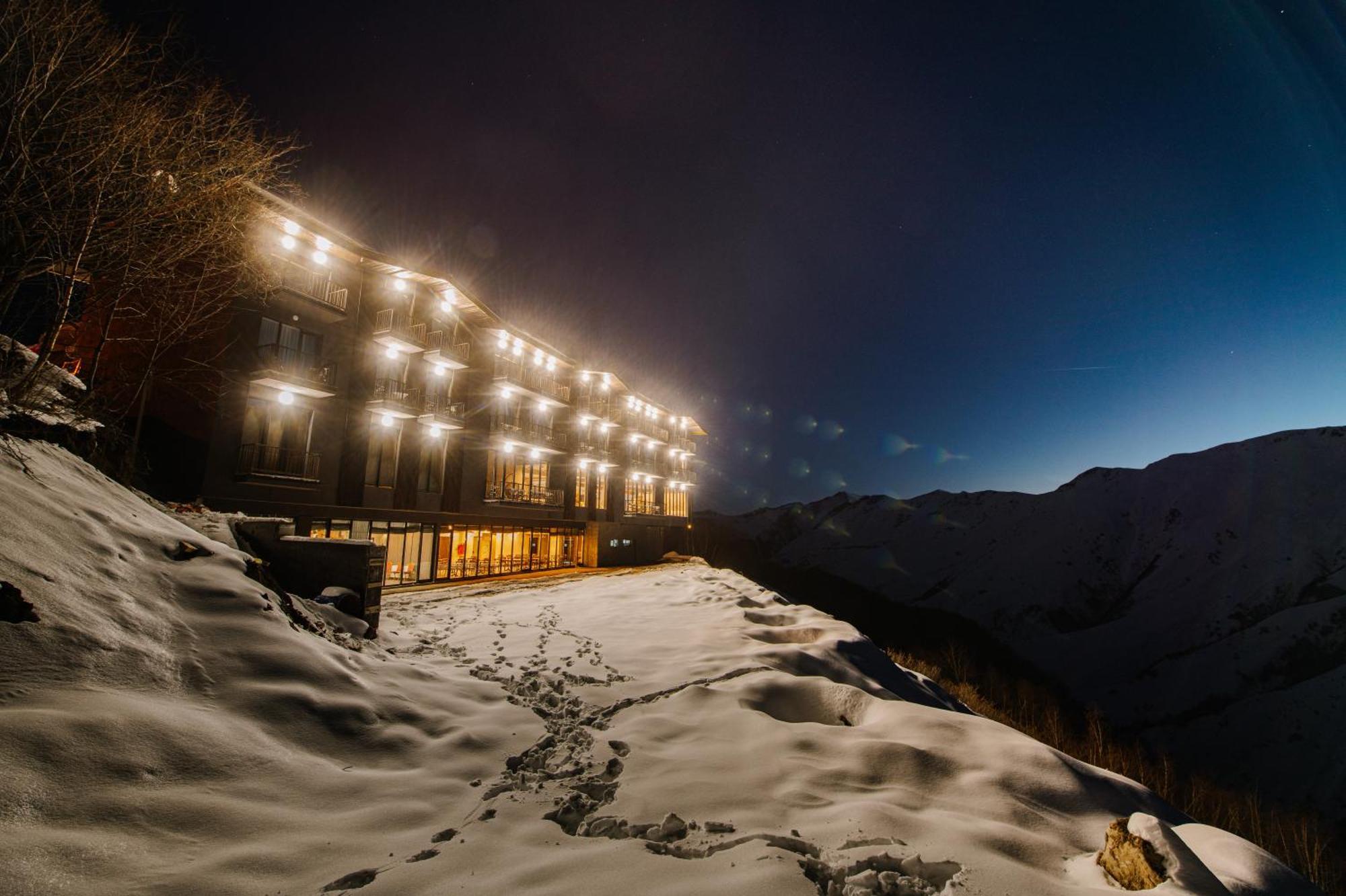 古多里酒店 外观 照片 The hotel at night